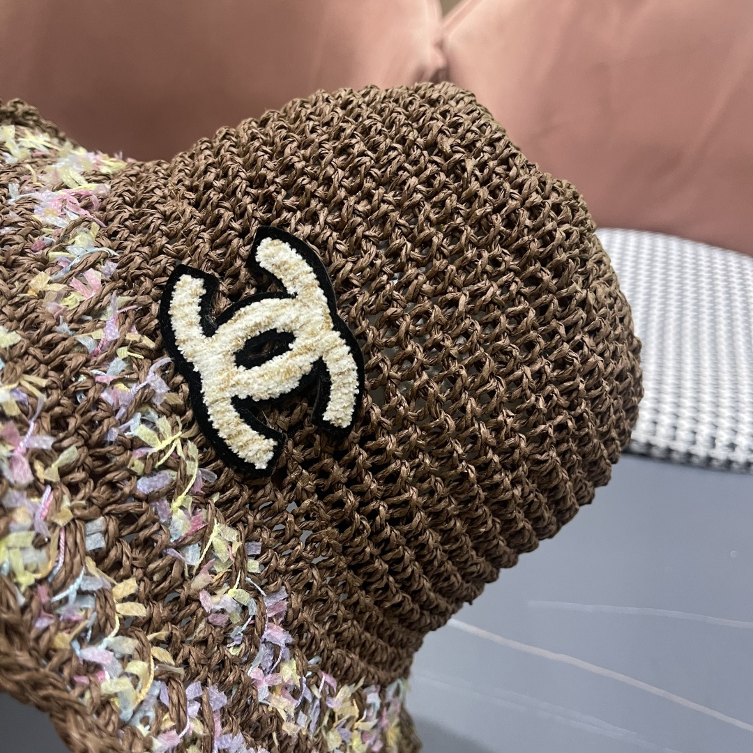  Ch@nel 香奈儿新款奶油饼千法式花朵草帽女夏海边度假风镂空防
晒遮阳大帽檐渔夫帽子