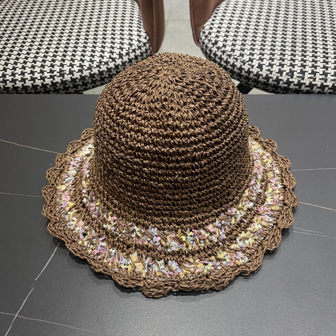  Ch@nel 香奈儿新款奶油饼千法式花朵草帽女夏海边度假风镂空防
晒遮阳大帽檐渔夫帽子