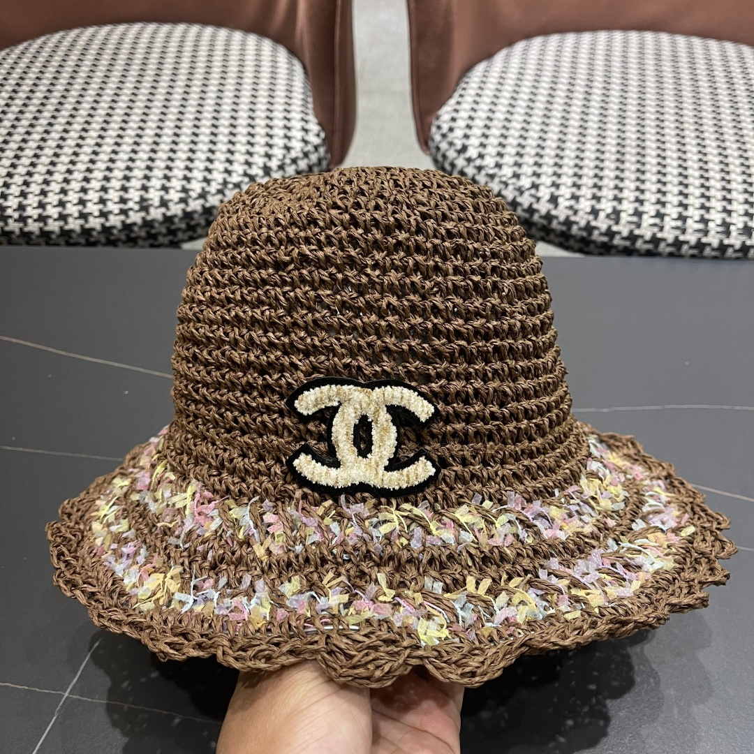  Ch@nel 香奈儿新款奶油饼千法式花朵草帽女夏海边度假风镂空防
晒遮阳大帽檐渔夫帽子