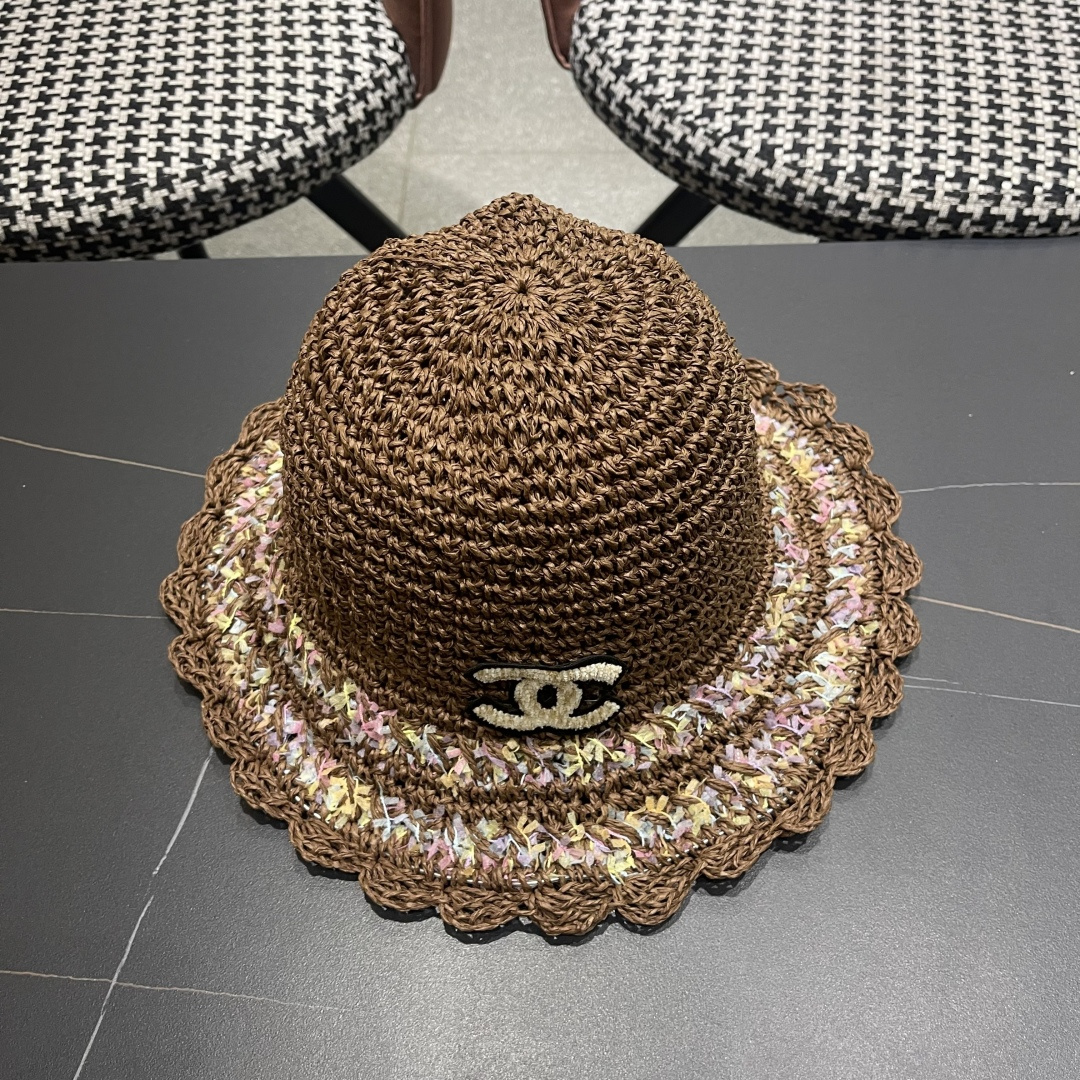  Ch@nel 香奈儿新款奶油饼千法式花朵草帽女夏海边度假风镂空防
晒遮阳大帽檐渔夫帽子