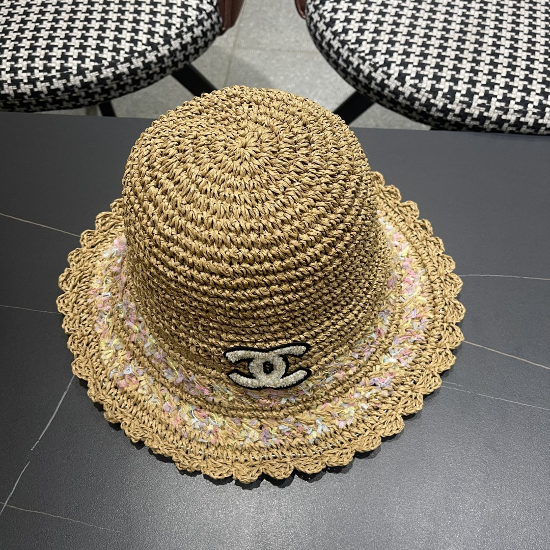  Ch@nel 香奈儿新款奶油饼千法式花朵草帽女夏海边度假风镂空防
晒遮阳大帽檐渔夫帽子