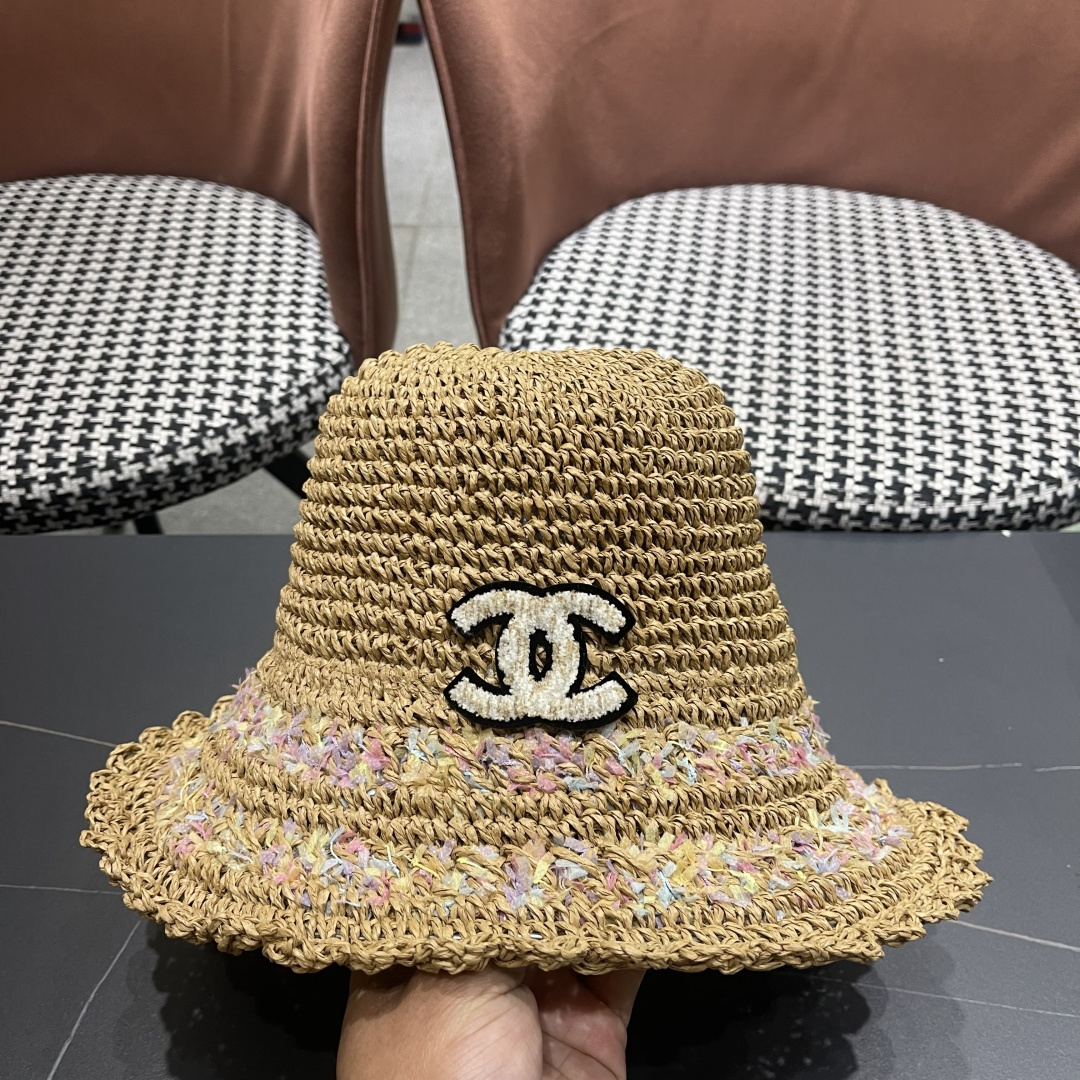  Ch@nel 香奈儿新款奶油饼千法式花朵草帽女夏海边度假风镂空防
晒遮阳大帽檐渔夫帽子