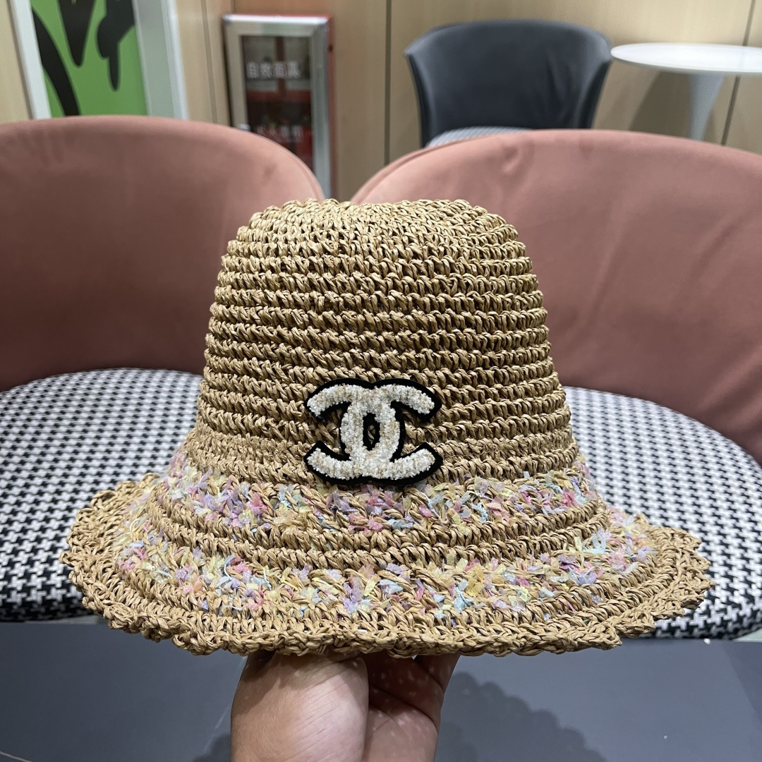  Ch@nel 香奈儿新款奶油饼千法式花朵草帽女夏海边度假风镂空防
晒遮阳大帽檐渔夫帽子