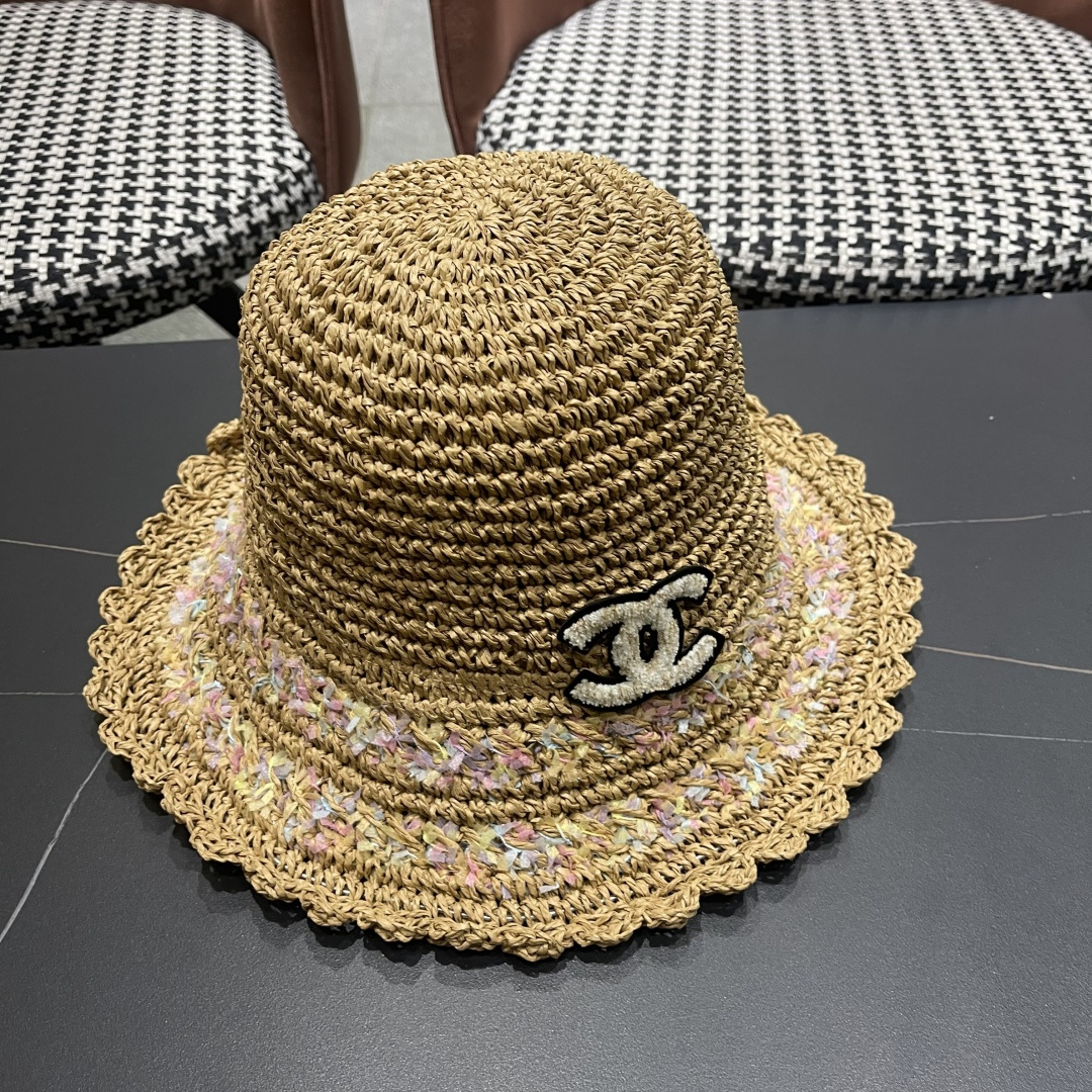  Ch@nel 香奈儿新款奶油饼千法式花朵草帽女夏海边度假风镂空防
晒遮阳大帽檐渔夫帽子