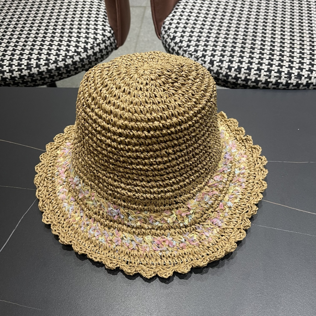  Ch@nel 香奈儿新款奶油饼千法式花朵草帽女夏海边度假风镂空防
晒遮阳大帽檐渔夫帽子