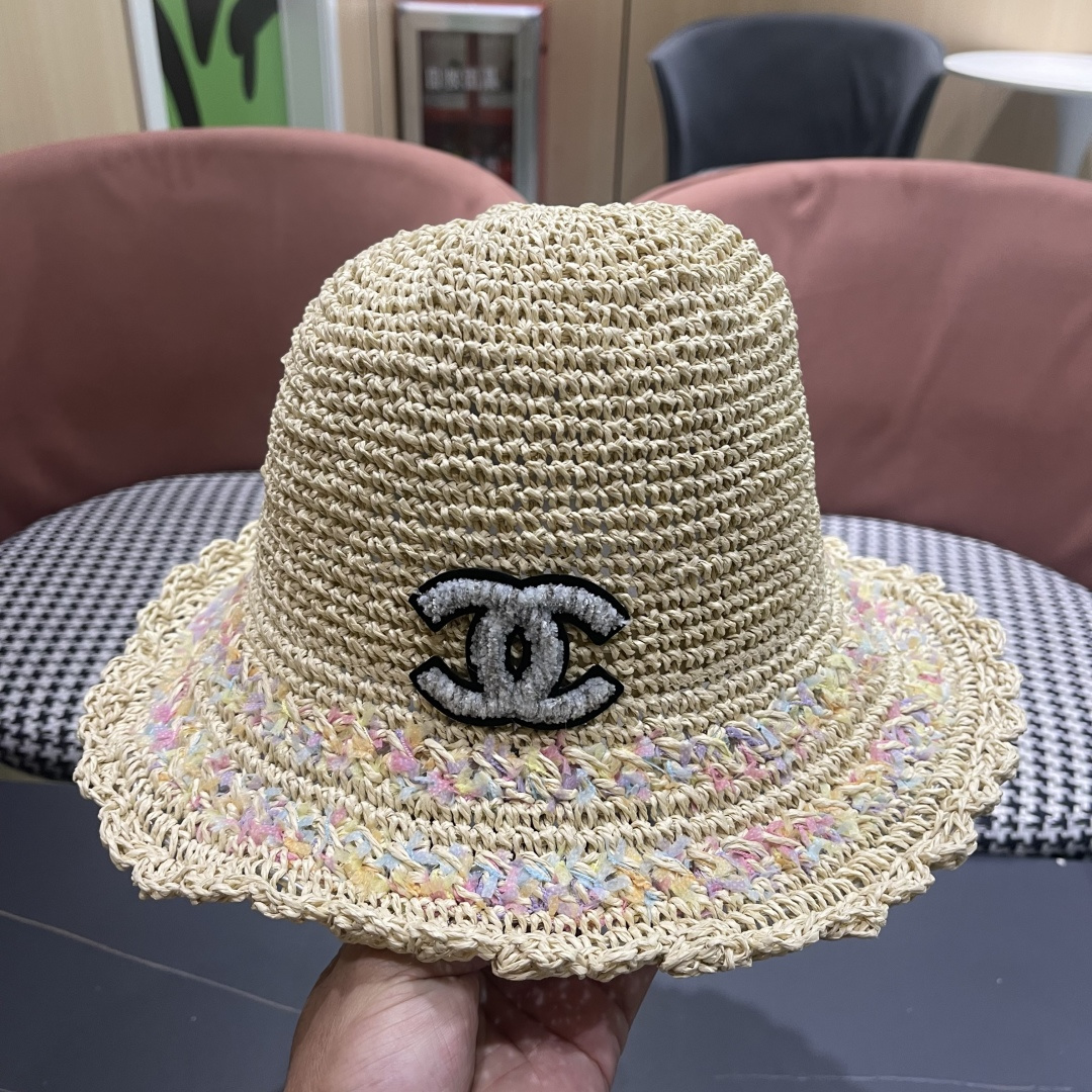  Ch@nel 香奈儿新款奶油饼千法式花朵草帽女夏海边度假风镂空防
晒遮阳大帽檐渔夫帽子