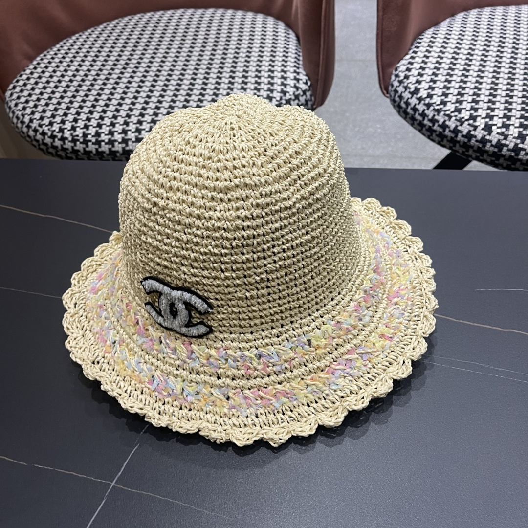  Ch@nel 香奈儿新款奶油饼千法式花朵草帽女夏海边度假风镂空防
晒遮阳大帽檐渔夫帽子