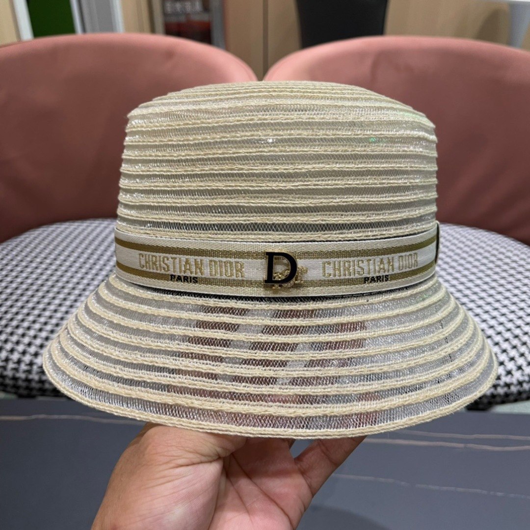  DIOR迪奥草帽❤️2025新款草帽爱心爱心做工细节精细，简约大方，百搭单品～出街首选，真的超美！名媛