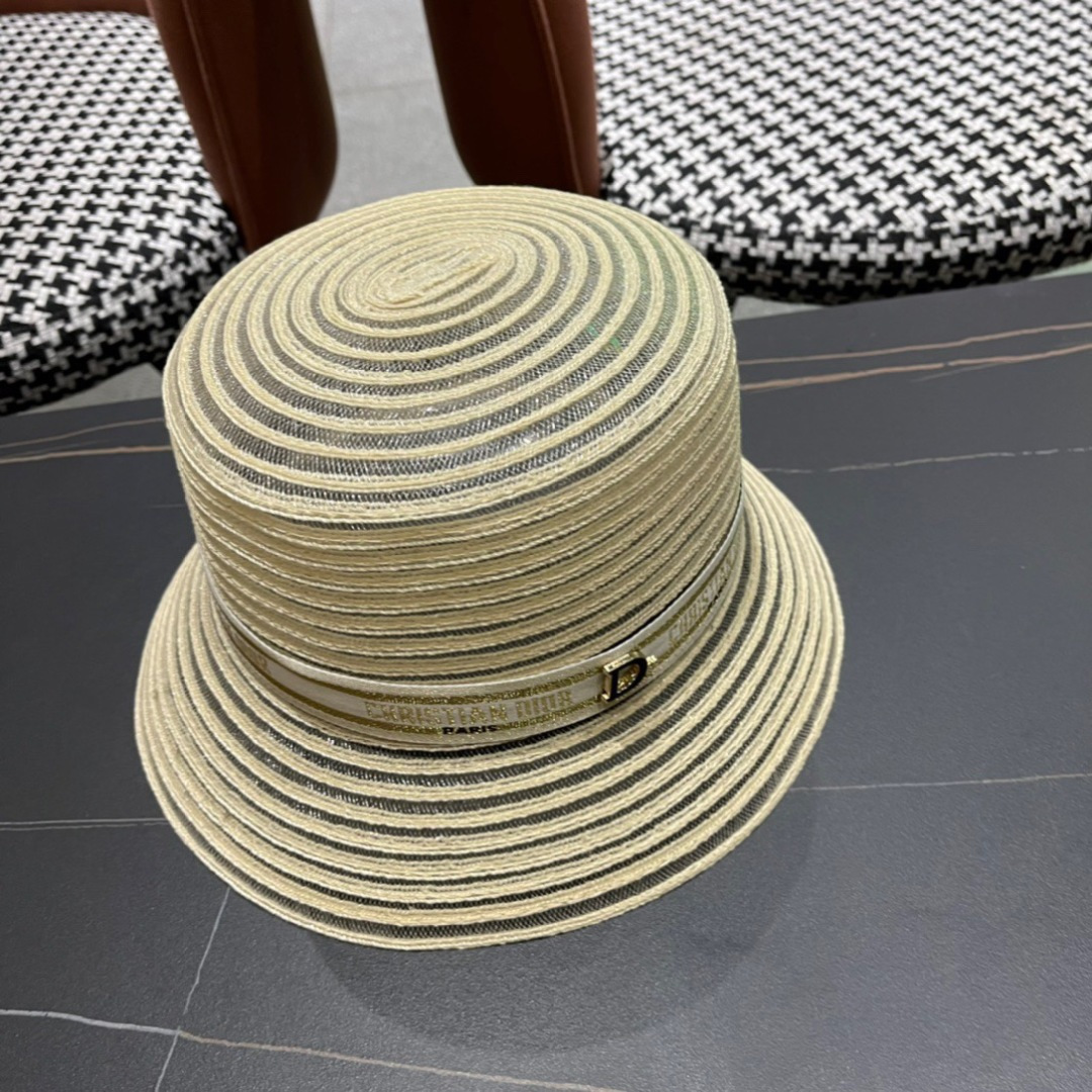  DIOR迪奥草帽❤️2025新款草帽爱心爱心做工细节精细，简约大方，百搭单品～出街首选，真的超美！名媛