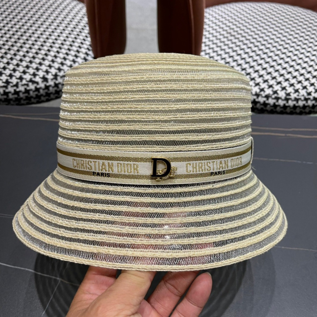  DIOR迪奥草帽❤️2025新款草帽爱心爱心做工细节精细，简约大方，百搭单品～出街首选，真的超美！名媛