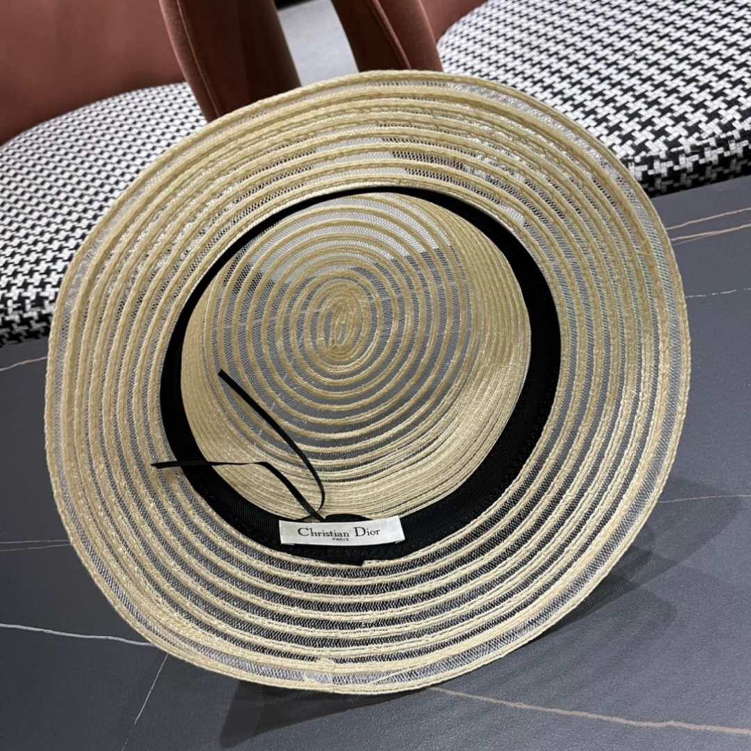  DIOR迪奥草帽❤️2025新款草帽爱心爱心做工细节精细，简约大方，百搭单品～出街首选，真的超美！名媛