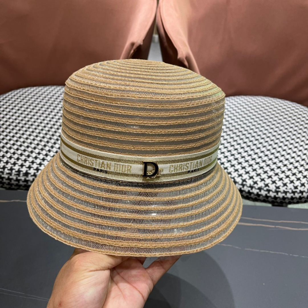  DIOR迪奥草帽❤️2025新款草帽爱心爱心做工细节精细，简约大方，百搭单品～出街首选，真的超美！名媛