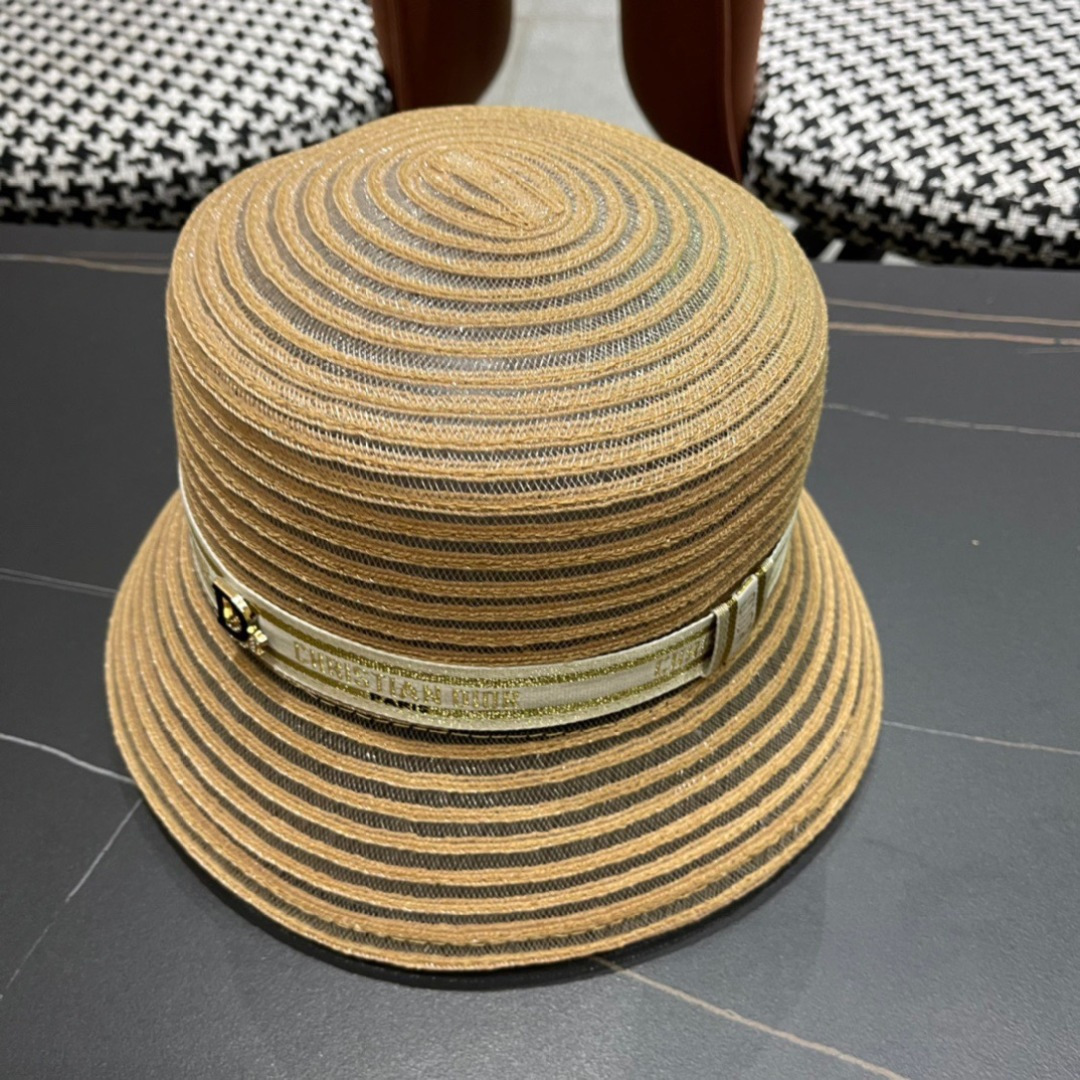  DIOR迪奥草帽❤️2025新款草帽爱心爱心做工细节精细，简约大方，百搭单品～出街首选，真的超美！名媛