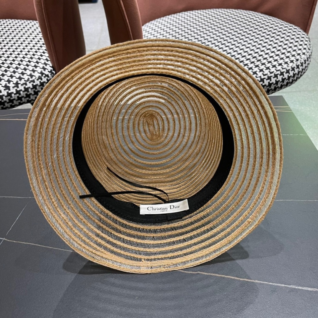  DIOR迪奥草帽❤️2025新款草帽爱心爱心做工细节精细，简约大方，百搭单品～出街首选，真的超美！名媛