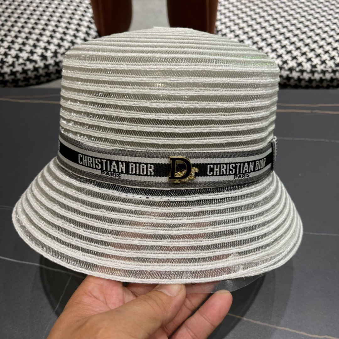  DIOR迪奥草帽❤️2025新款草帽爱心爱心做工细节精细，简约大方，百搭单品～出街首选，真的超美！名媛