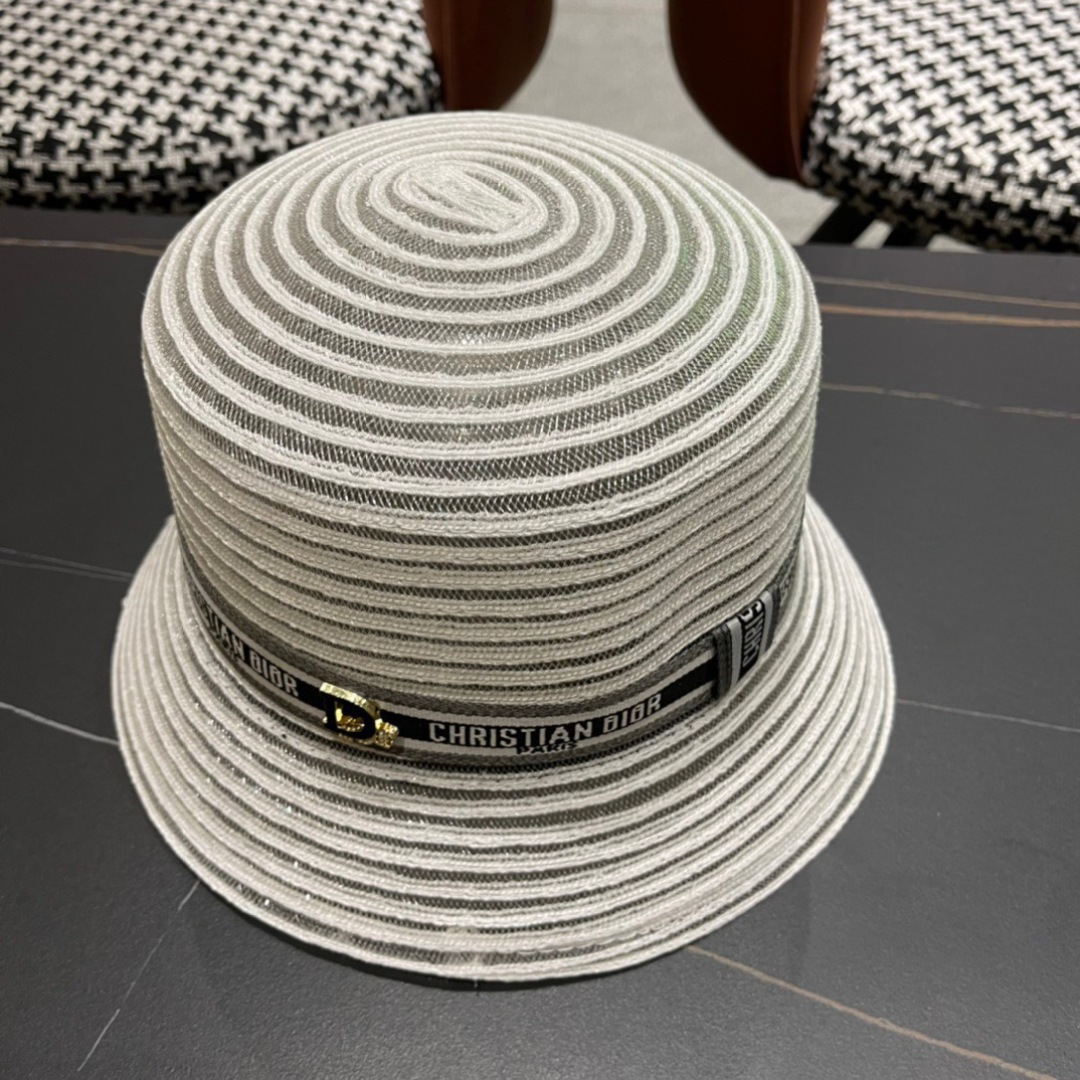  DIOR迪奥草帽❤️2025新款草帽爱心爱心做工细节精细，简约大方，百搭单品～出街首选，真的超美！名媛