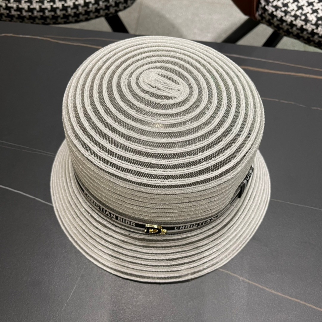  DIOR迪奥草帽❤️2025新款草帽爱心爱心做工细节精细，简约大方，百搭单品～出街首选，真的超美！名媛