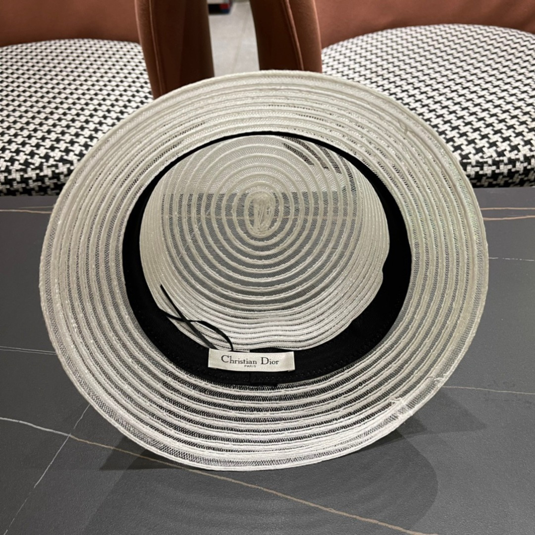  DIOR迪奥草帽❤️2025新款草帽爱心爱心做工细节精细，简约大方，百搭单品～出街首选，真的超美！名媛