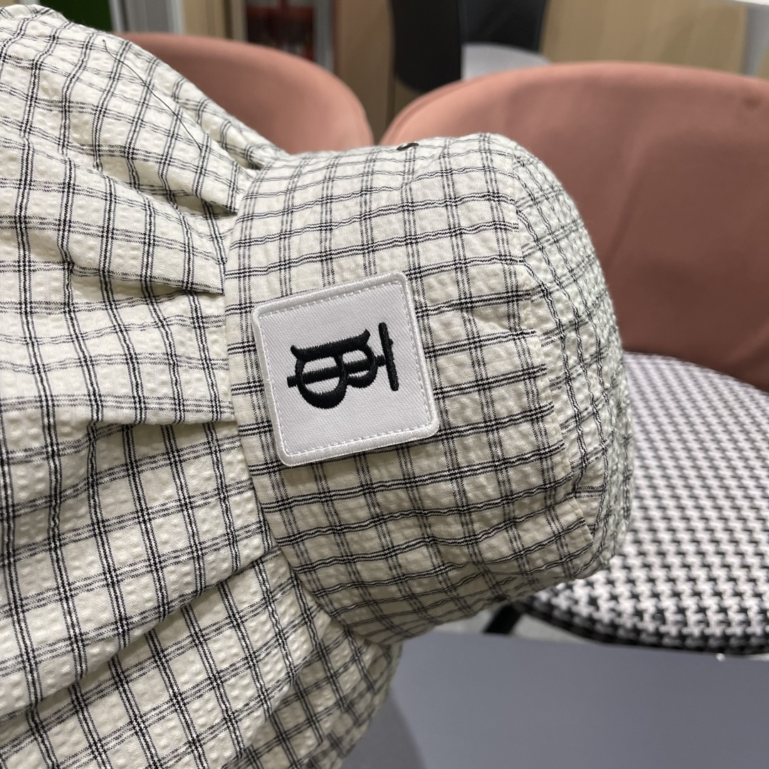 Burberry（巴宝莉）2025新款格子渔夫帽子女春夏薄款黑胶
大檐防紫外线遮阳帽休闲百搭