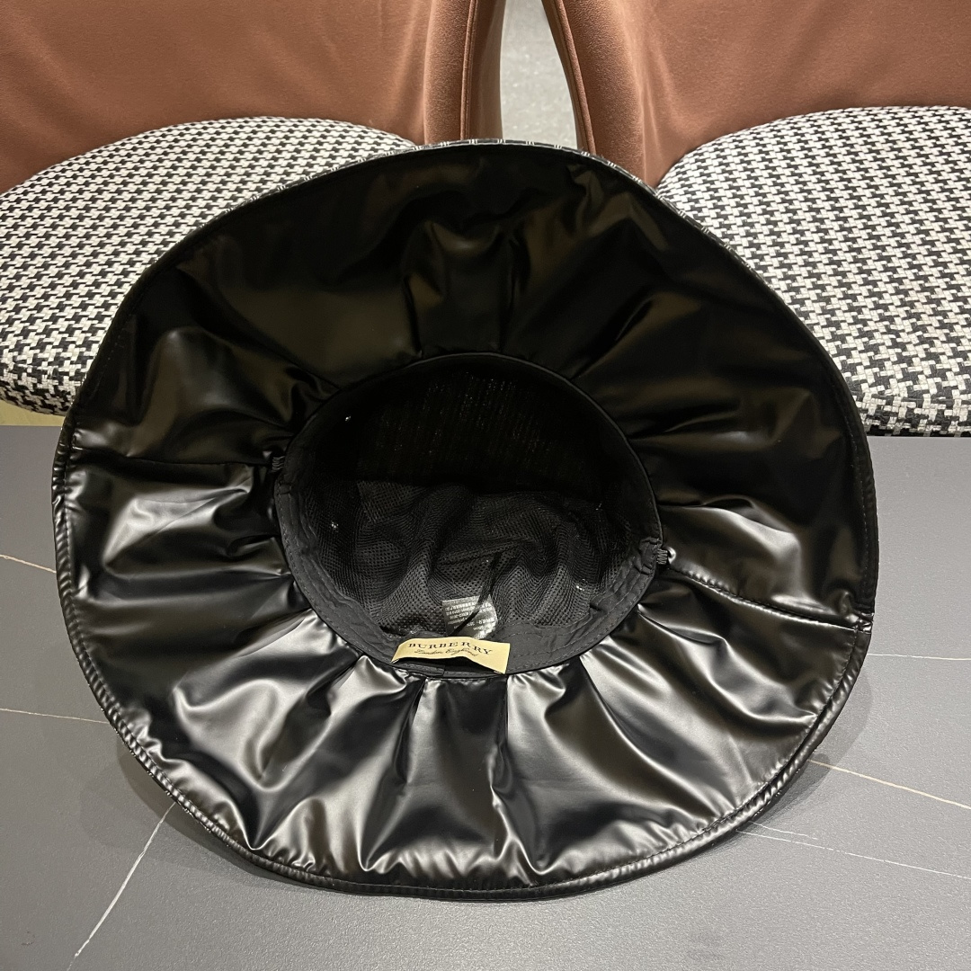  Burberry（巴宝莉）2025新款格子渔夫帽子女春夏薄款黑胶
大檐防紫外线遮阳帽休闲百搭