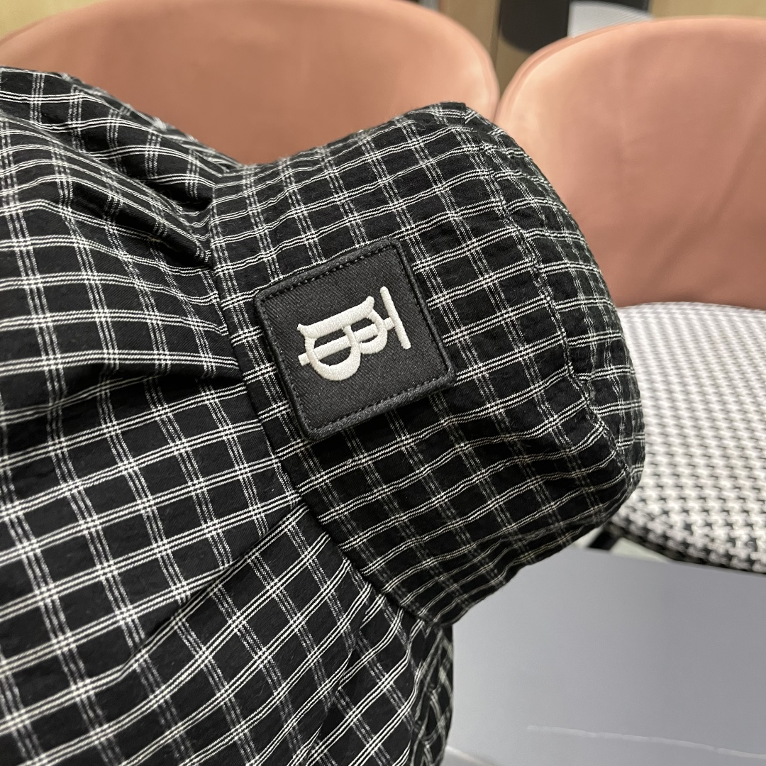  Burberry（巴宝莉）2025新款格子渔夫帽子女春夏薄款黑胶
大檐防紫外线遮阳帽休闲百搭