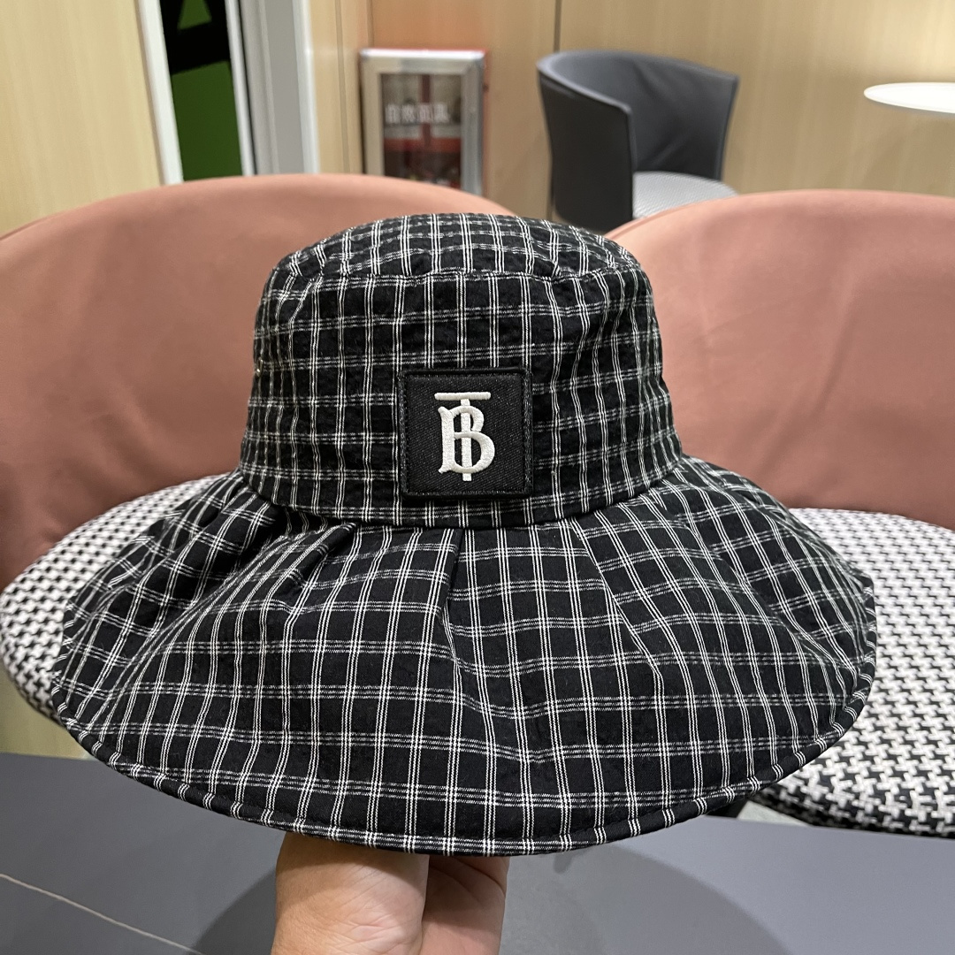  Burberry（巴宝莉）2025新款格子渔夫帽子女春夏薄款黑胶
大檐防紫外线遮阳帽休闲百搭