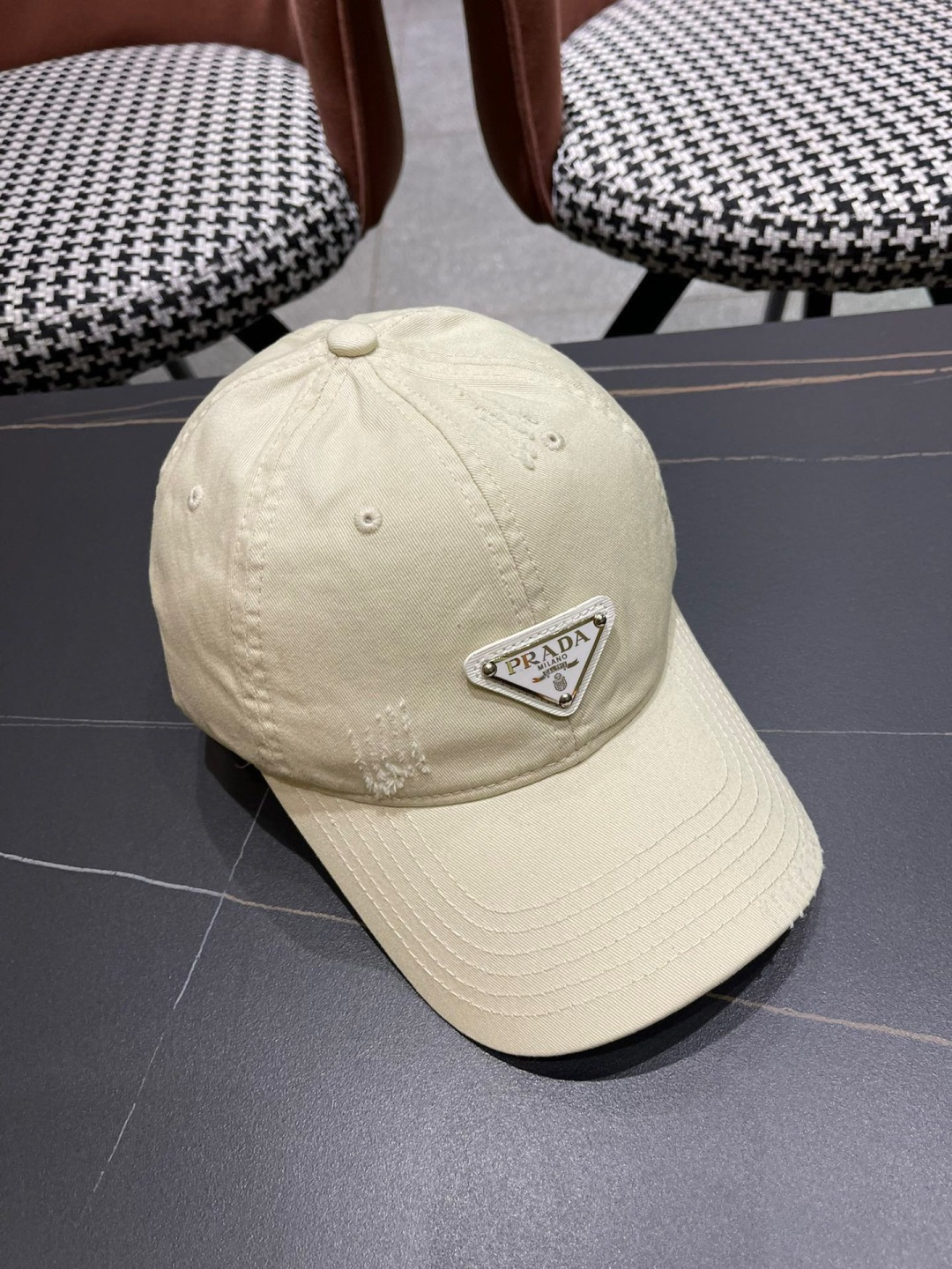 【普拉达】春夏新款大牌棒球帽，大牌款超好搭配，赶紧入手！