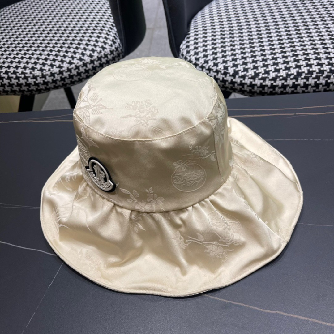 
MONCLER蒙口🎩2025春新款高品质渔夫帽
超仙，超火爆💖质感很赞，出街超好搭配！时尚潮流！快快入