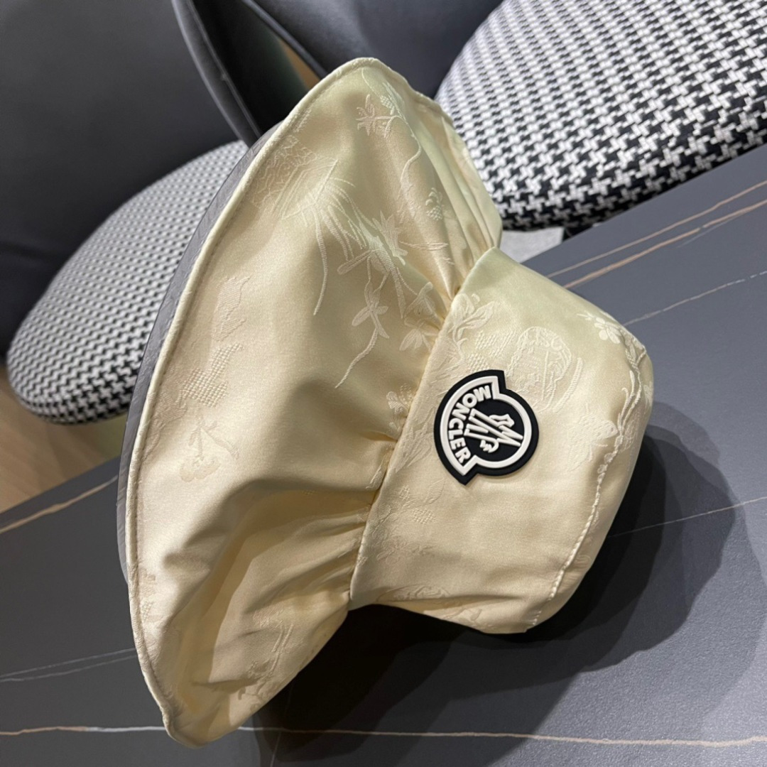 
MONCLER蒙口🎩2025春新款高品质渔夫帽
超仙，超火爆💖质感很赞，出街超好搭配！时尚潮流！快快入