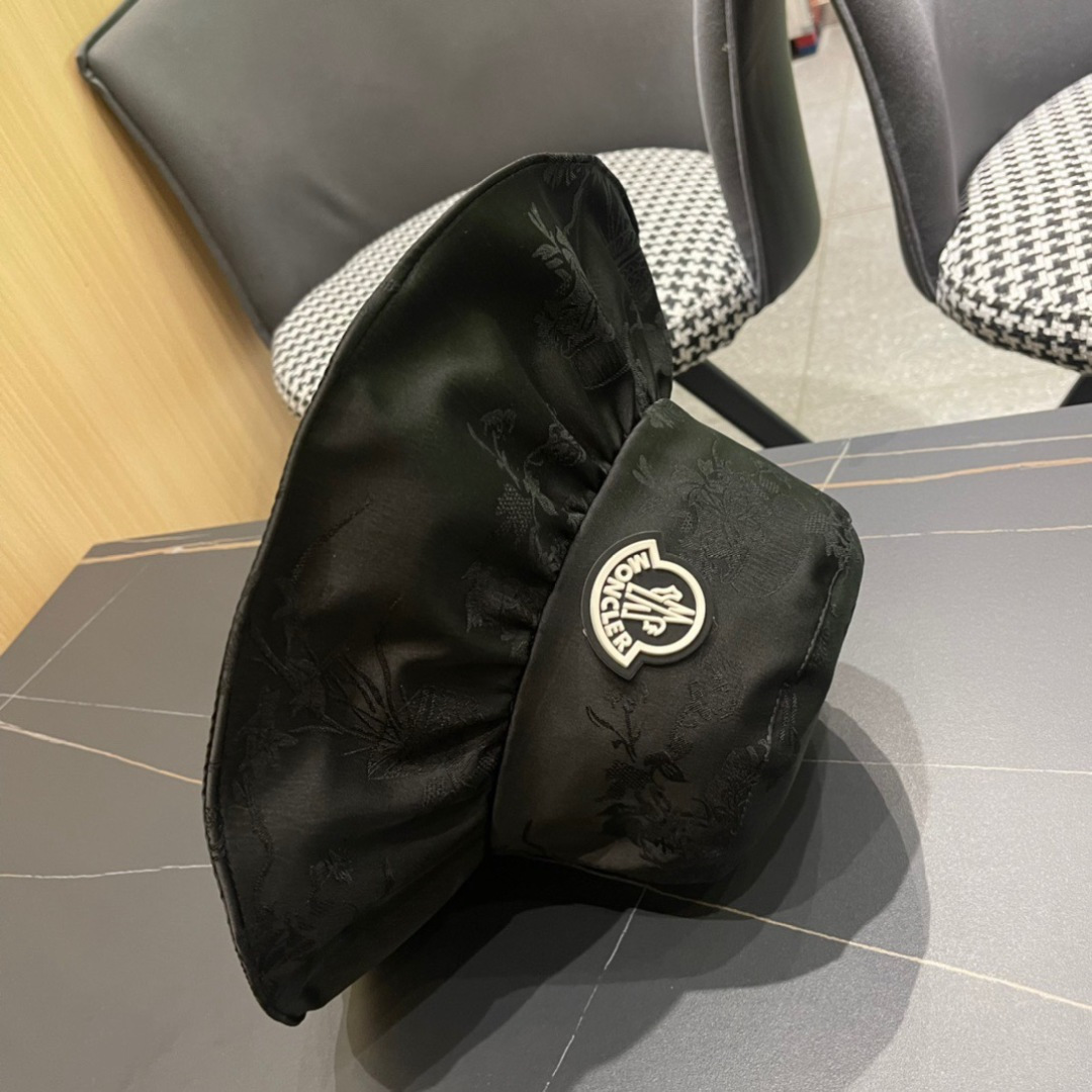 
MONCLER蒙口🎩2025春新款高品质渔夫帽
超仙，超火爆💖质感很赞，出街超好搭配！时尚潮流！快快入