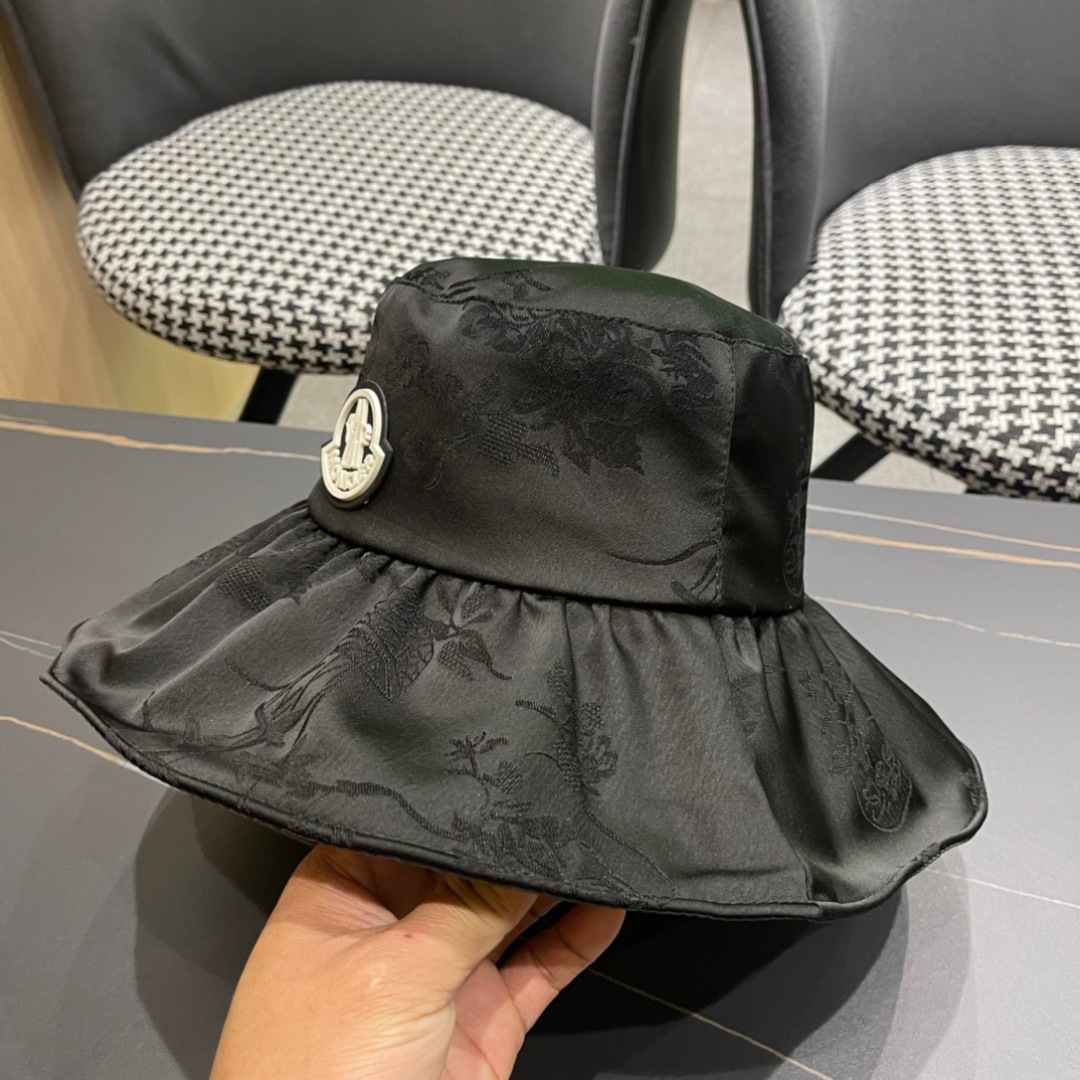 
MONCLER蒙口🎩2025春新款高品质渔夫帽
超仙，超火爆💖质感很赞，出街超好搭配！时尚潮流！快快入