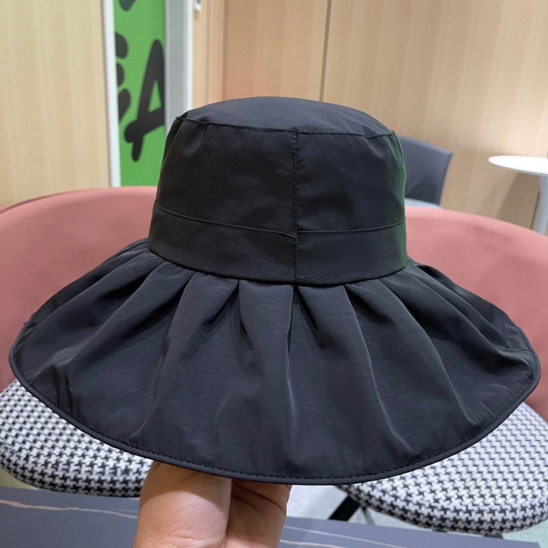 【CELINE赛琳】2025新款简约渔夫帽～简约大气
🔅大牌经典，夏季新品