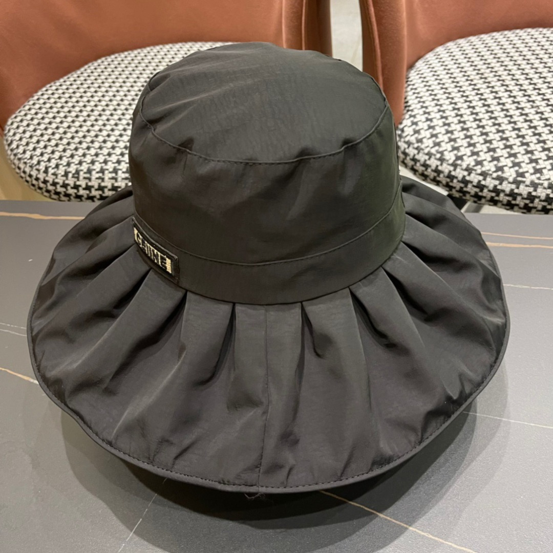 【CELINE赛琳】2025新款简约渔夫帽～简约大气
🔅大牌经典，夏季新品