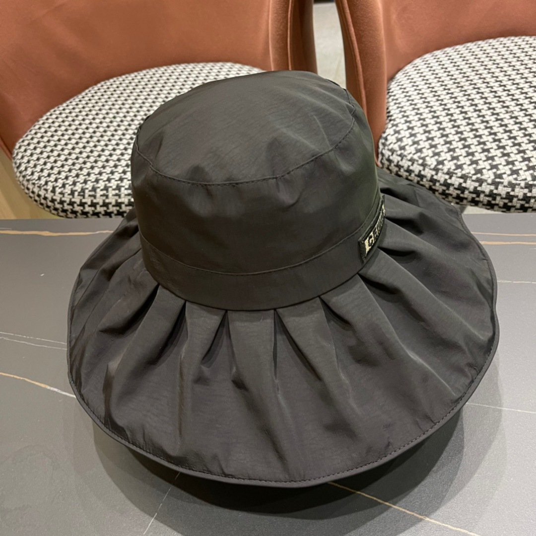 【CELINE赛琳】2025新款简约渔夫帽～简约大气
🔅大牌经典，夏季新品