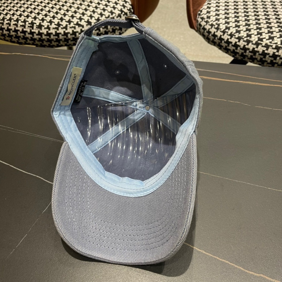 
Moncler蒙口经典棒球帽，经典流行款，原版帆布料轻盈透气！质量超赞，基础头围56，贴片可调节。