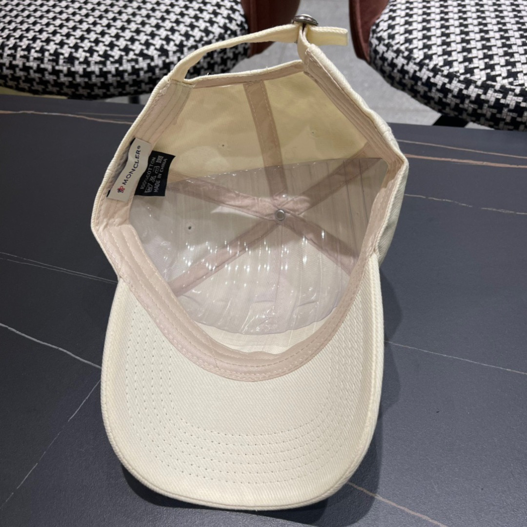 
Moncler蒙口经典棒球帽，经典流行款，原版帆布料轻盈透气！质量超赞，基础头围56，贴片可调节。