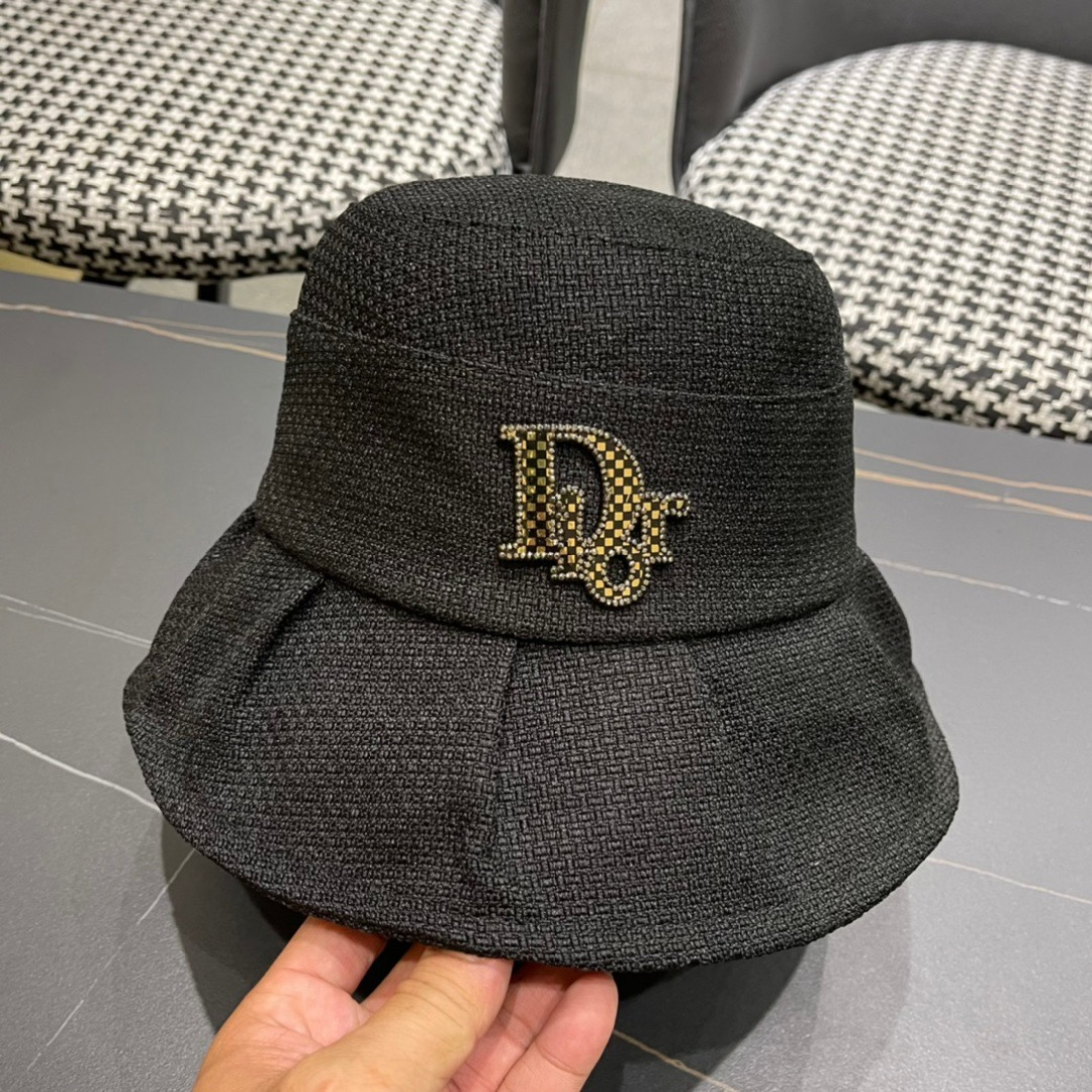  b迪奥Dior👒最新迪奥logo渔夫帽，防晒指数超高，特别显脸小，有型不软塌，可随意折叠，携带方便🤗