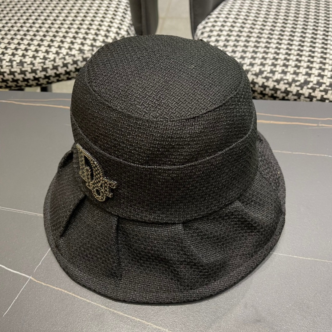  b迪奥Dior👒最新迪奥logo渔夫帽，防晒指数超高，特别显脸小，有型不软塌，可随意折叠，携带方便🤗