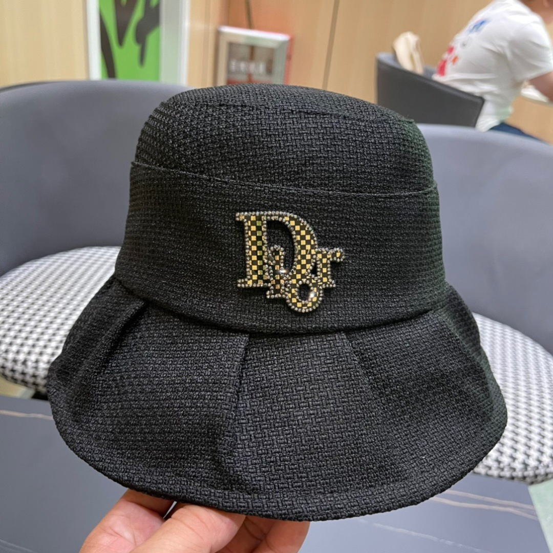  b迪奥Dior👒最新迪奥logo渔夫帽，防晒指数超高，特别显脸小，有型不软塌，可随意折叠，携带方便🤗