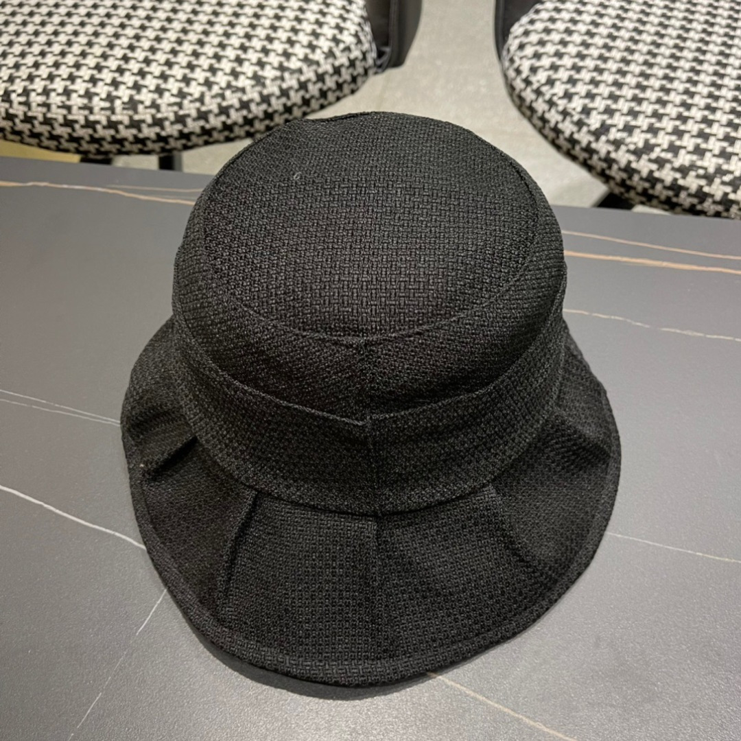  b迪奥Dior👒最新迪奥logo渔夫帽，防晒指数超高，特别显脸小，有型不软塌，可随意折叠，携带方便🤗