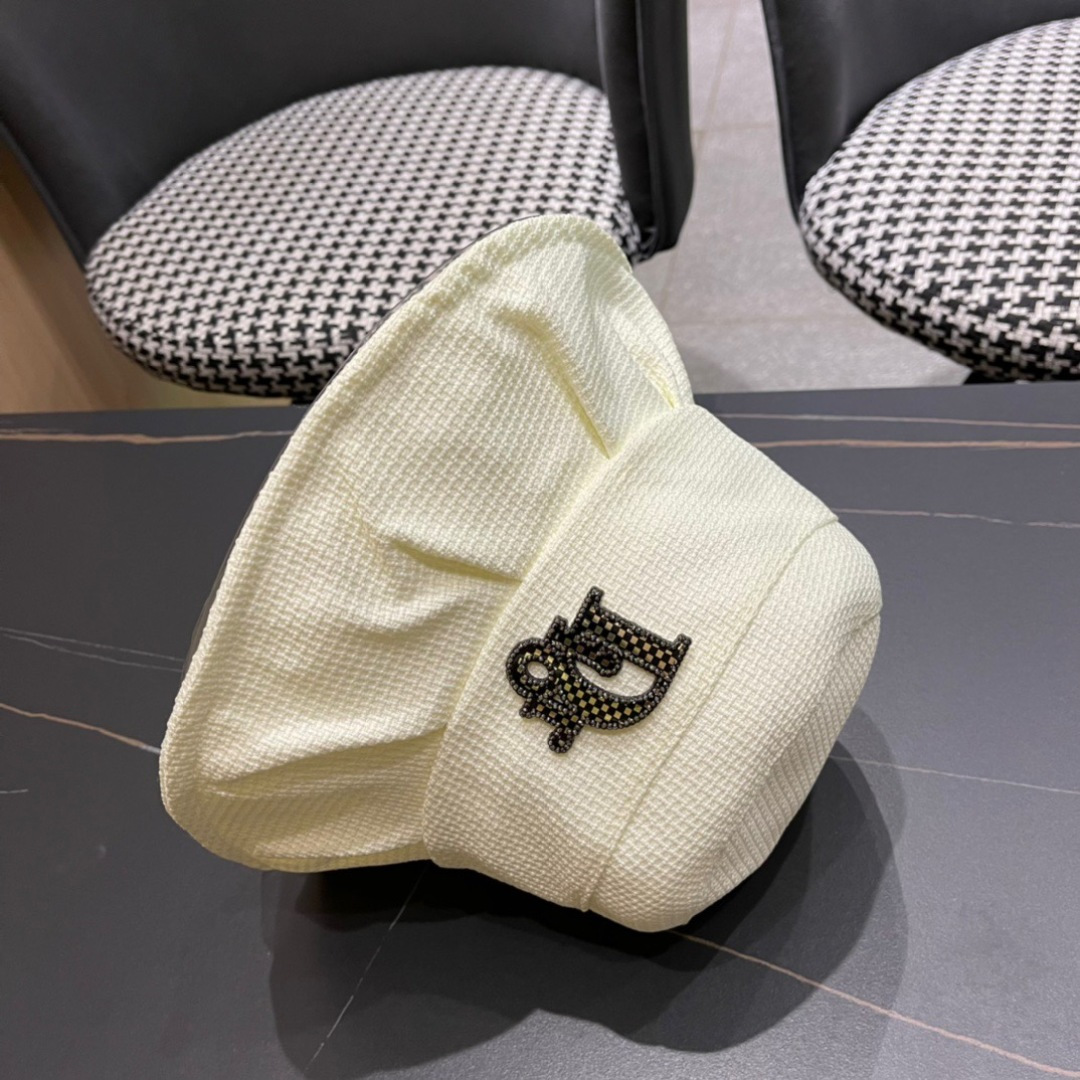  b迪奥Dior👒最新迪奥logo渔夫帽，防晒指数超高，特别显脸小，有型不软塌，可随意折叠，携带方便🤗