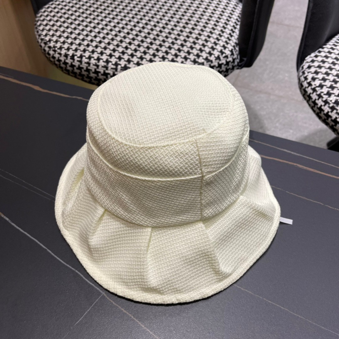  b迪奥Dior👒最新迪奥logo渔夫帽，防晒指数超高，特别显脸小，有型不软塌，可随意折叠，携带方便🤗