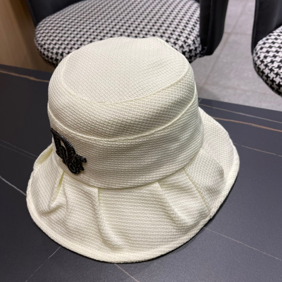  b迪奥Dior👒最新迪奥logo渔夫帽，防晒指数超高，特别显脸小，有型不软塌，可随意折叠，携带方便🤗