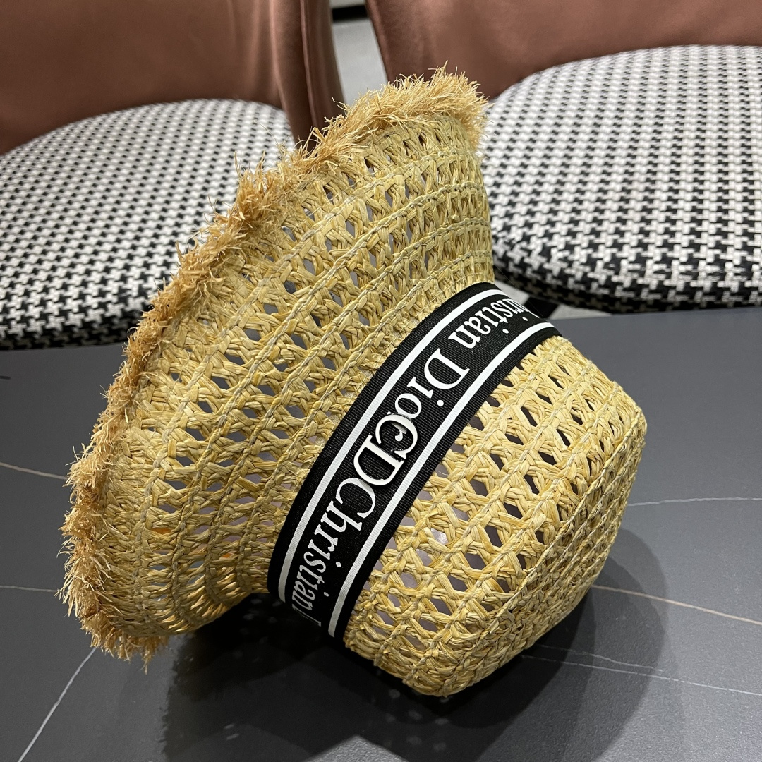  Dior迪奥网红同款田园风拉菲草帽女复古镂空毛边大檐透气
网眼防晒沙滩帽潮