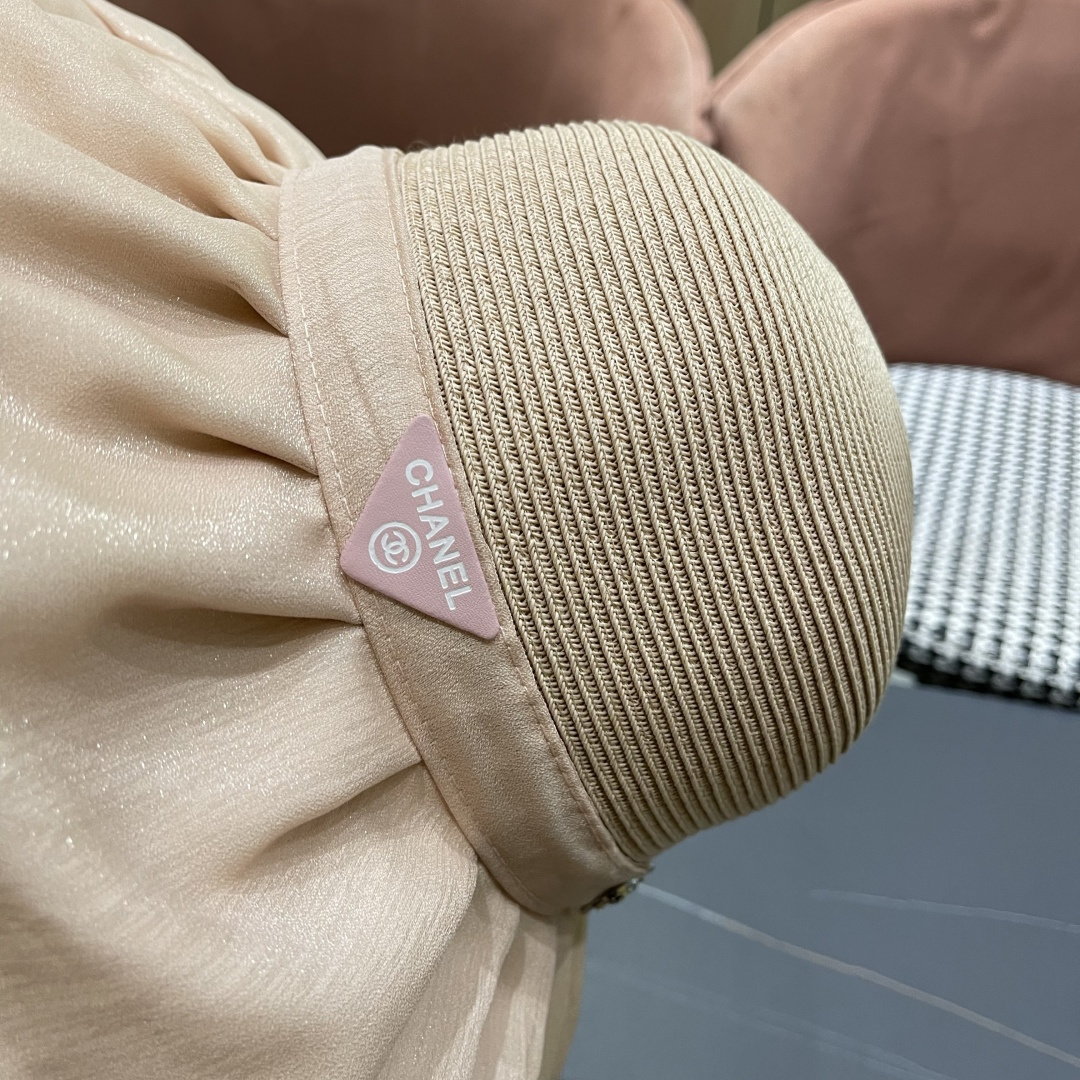  香奈儿Chanel夏季防晒帽女子 2025新款出游防紫外线大檐遮阳
脸蝴蝶结太阳渔夫帽