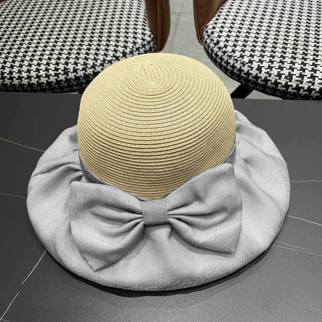  香奈儿Chanel夏季防晒帽女子 2025新款出游防紫外线大檐遮阳
脸蝴蝶结太阳渔夫帽