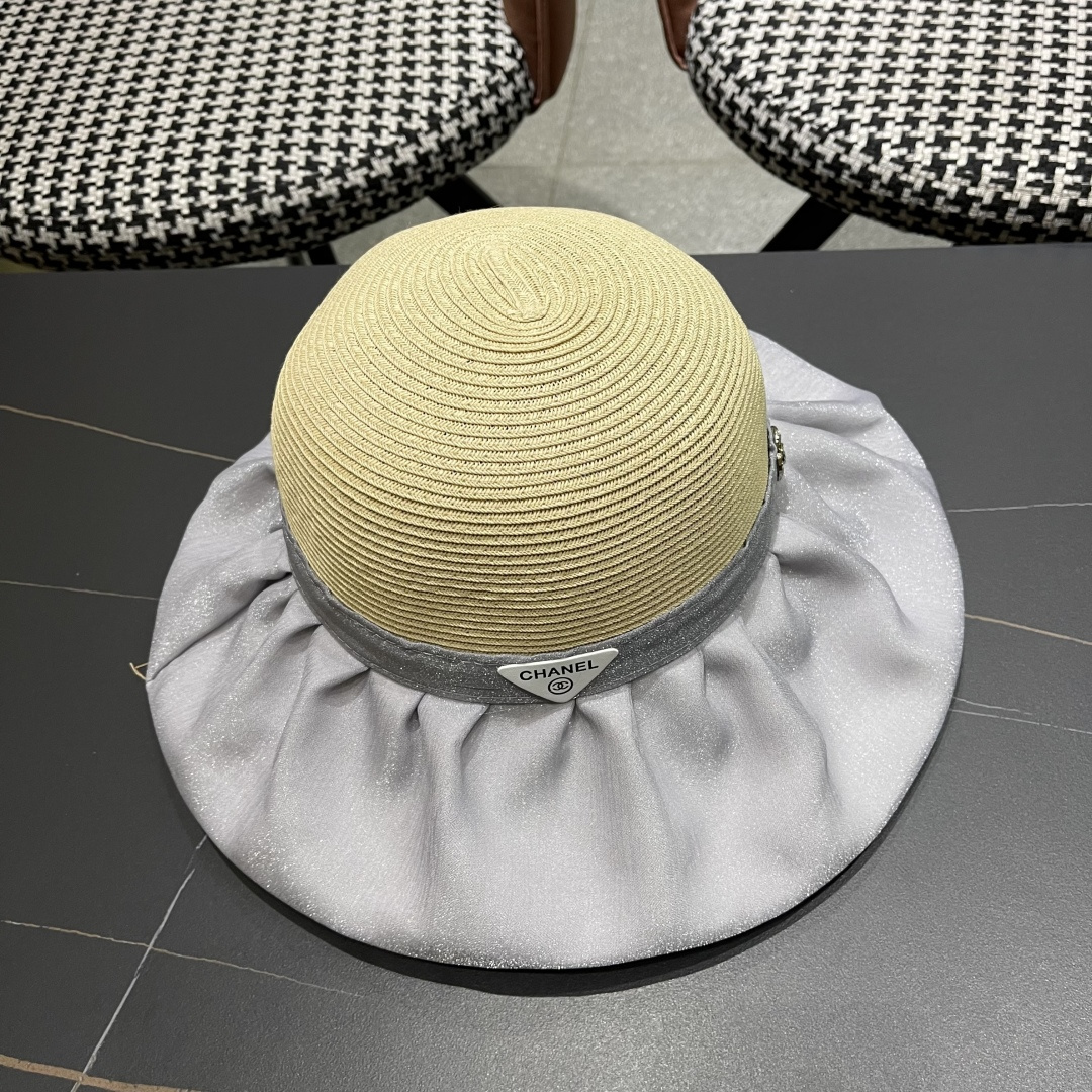  香奈儿Chanel夏季防晒帽女子 2025新款出游防紫外线大檐遮阳
脸蝴蝶结太阳渔夫帽