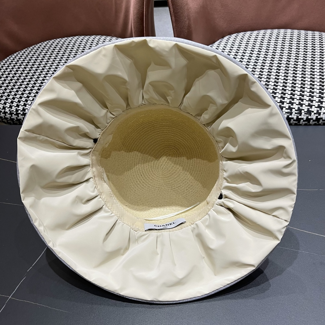  香奈儿Chanel夏季防晒帽女子 2025新款出游防紫外线大檐遮阳
脸蝴蝶结太阳渔夫帽