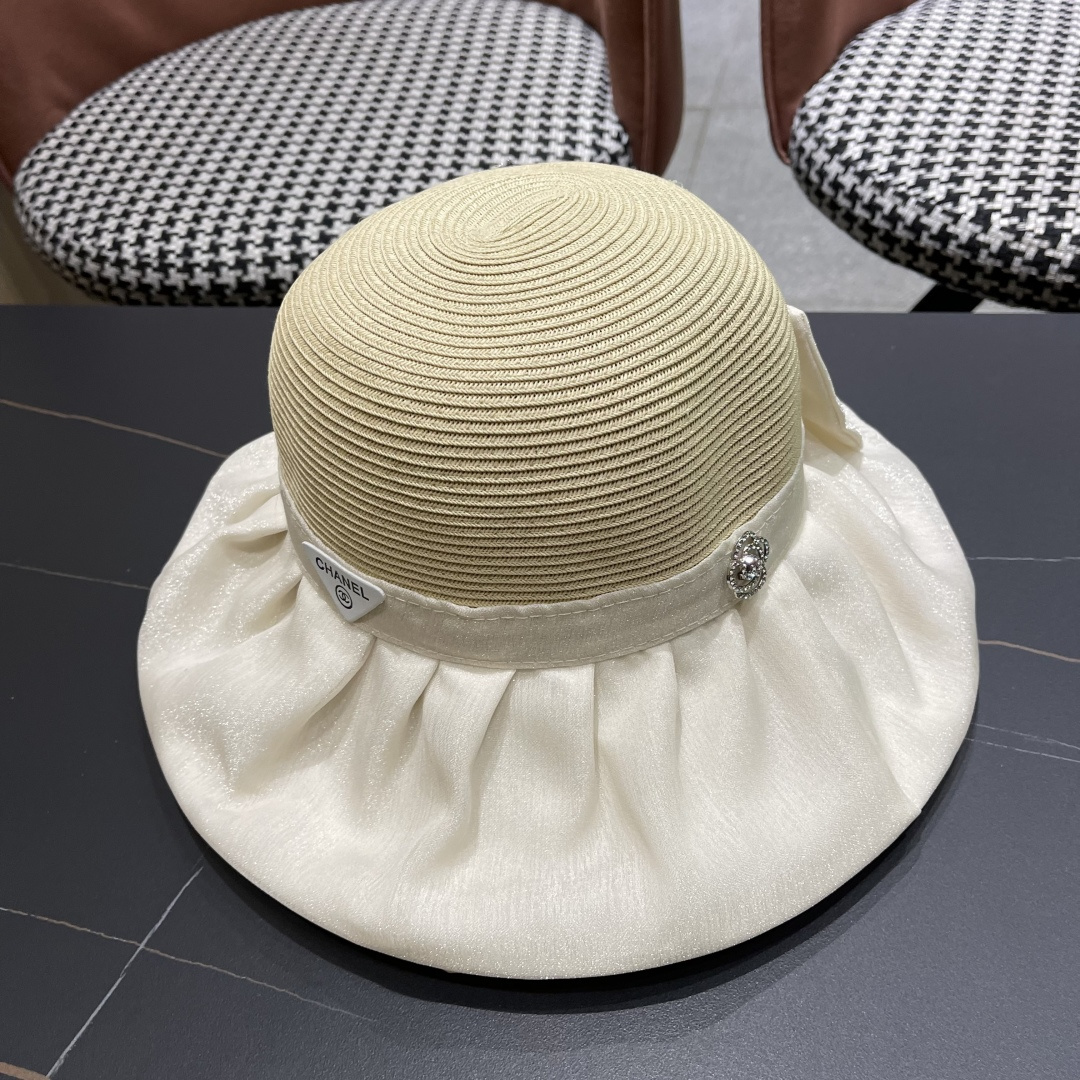  香奈儿Chanel夏季防晒帽女子 2025新款出游防紫外线大檐遮阳
脸蝴蝶结太阳渔夫帽