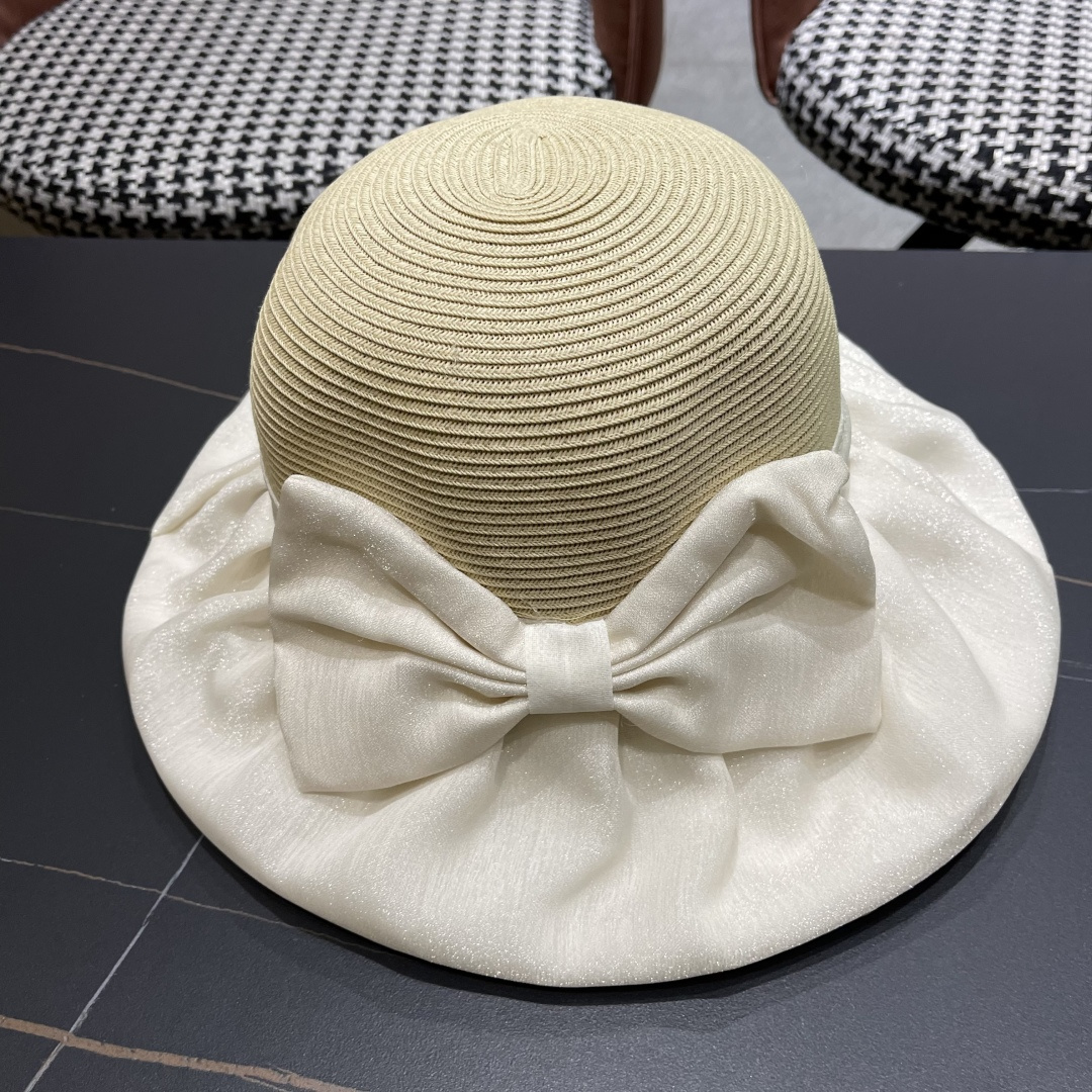  香奈儿Chanel夏季防晒帽女子 2025新款出游防紫外线大檐遮阳
脸蝴蝶结太阳渔夫帽